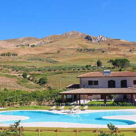 Tenuta Lanza Il Mulino Acquaviva Platani Luaran gambar