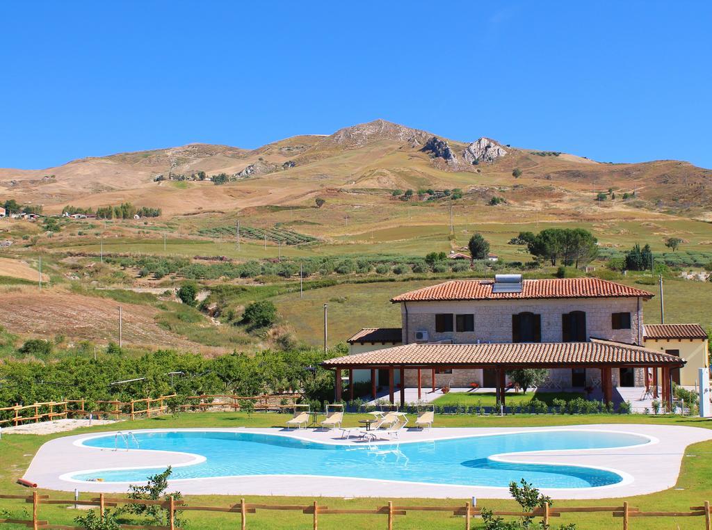 Tenuta Lanza Il Mulino Acquaviva Platani Luaran gambar