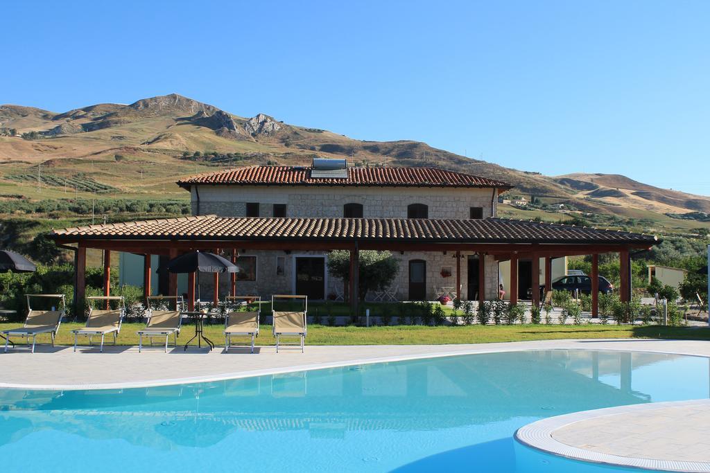 Tenuta Lanza Il Mulino Acquaviva Platani Luaran gambar