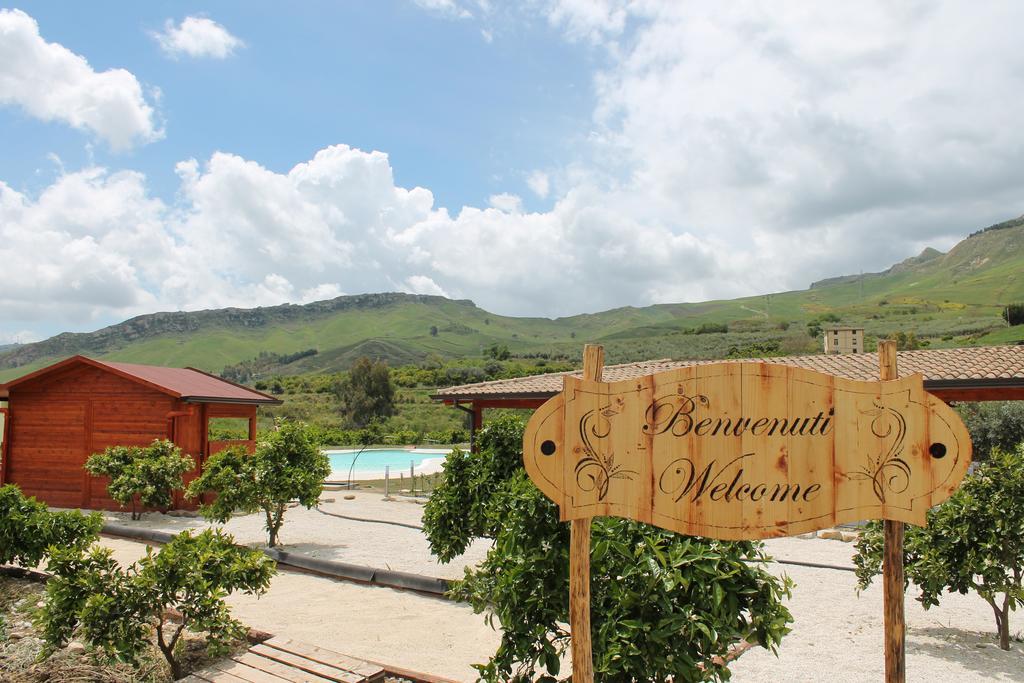 Tenuta Lanza Il Mulino Acquaviva Platani Luaran gambar
