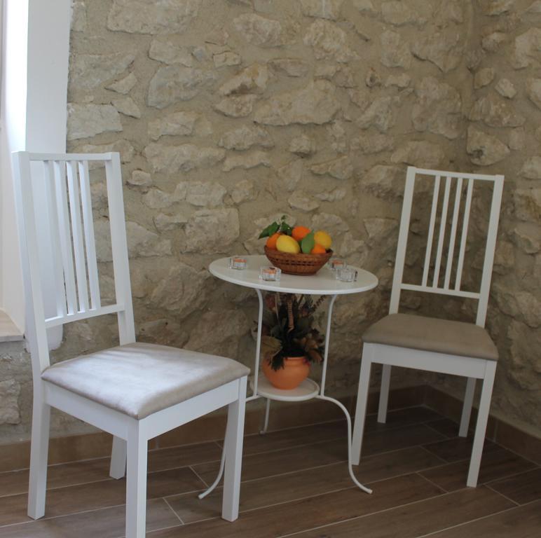 Tenuta Lanza Il Mulino Acquaviva Platani Luaran gambar