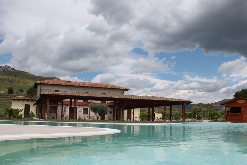 Tenuta Lanza Il Mulino Acquaviva Platani Luaran gambar