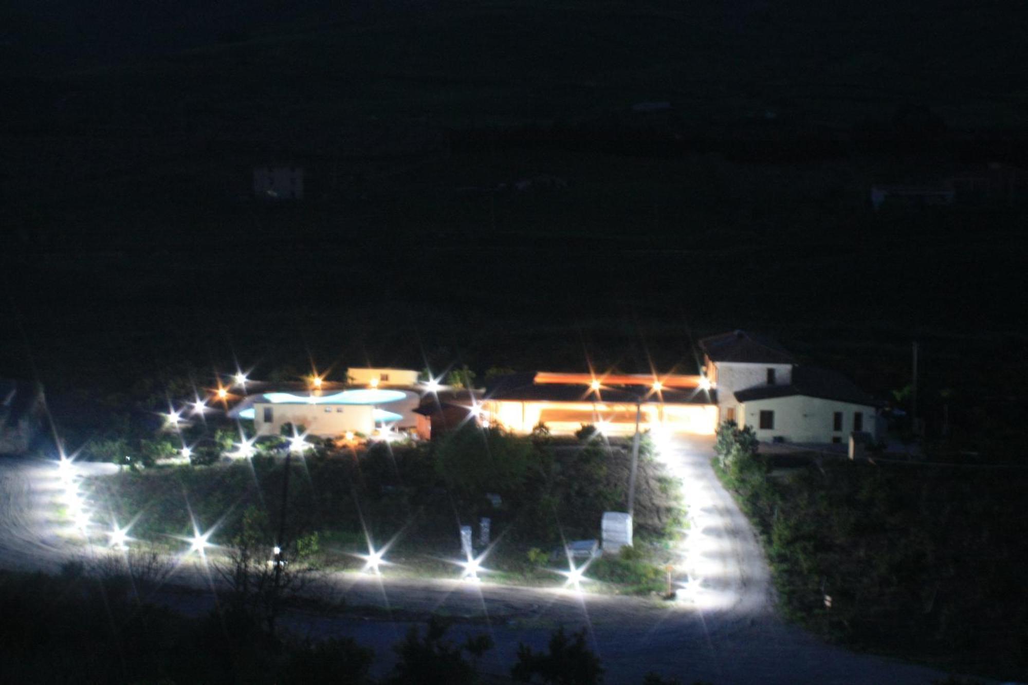 Tenuta Lanza Il Mulino Acquaviva Platani Luaran gambar
